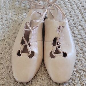 Women's Lace-Up Leather Flats in Light Beige
